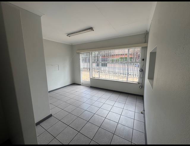 400M² WAREHOUSE TO LET IN WYNBERG